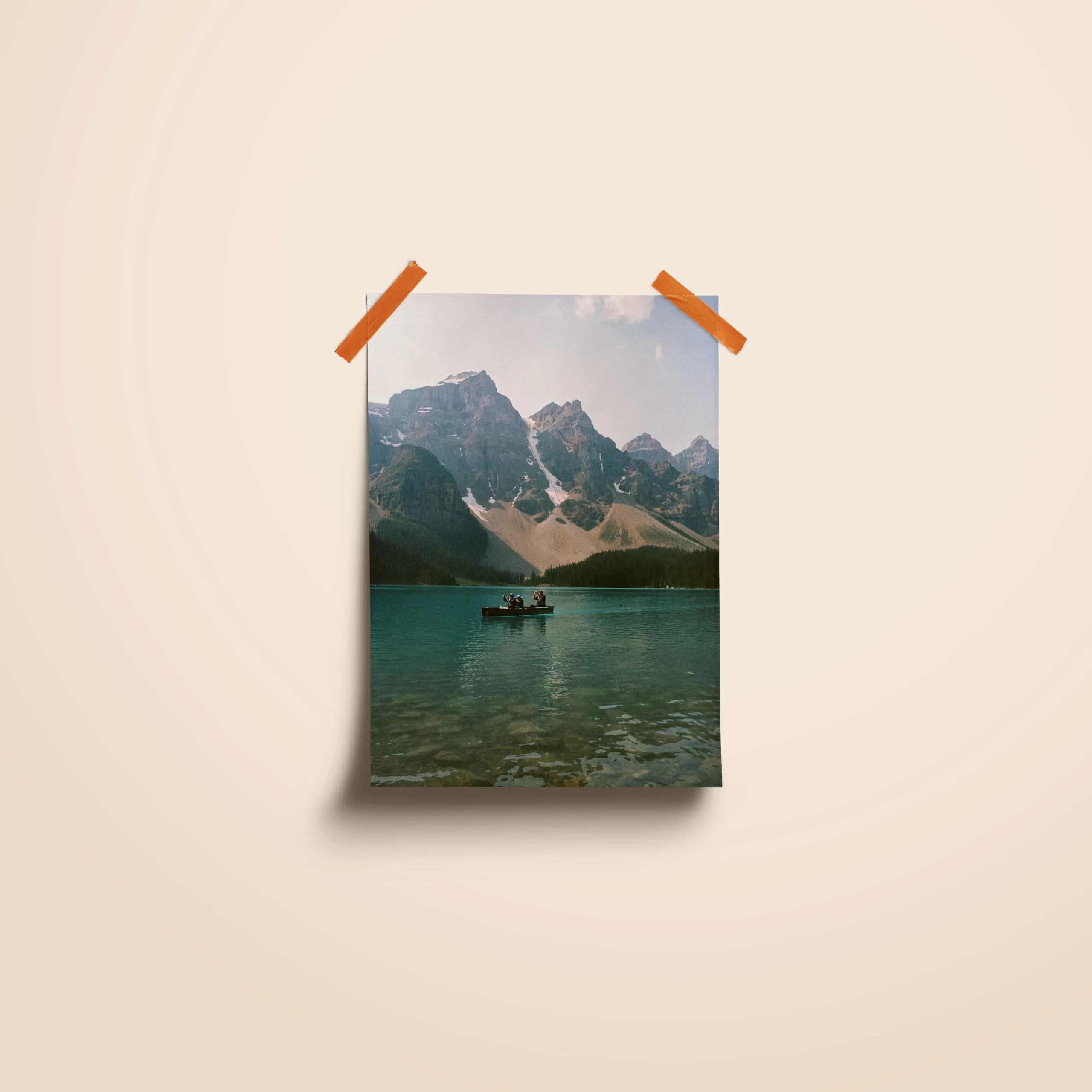 Affiche d'un couple qui fait du canoë