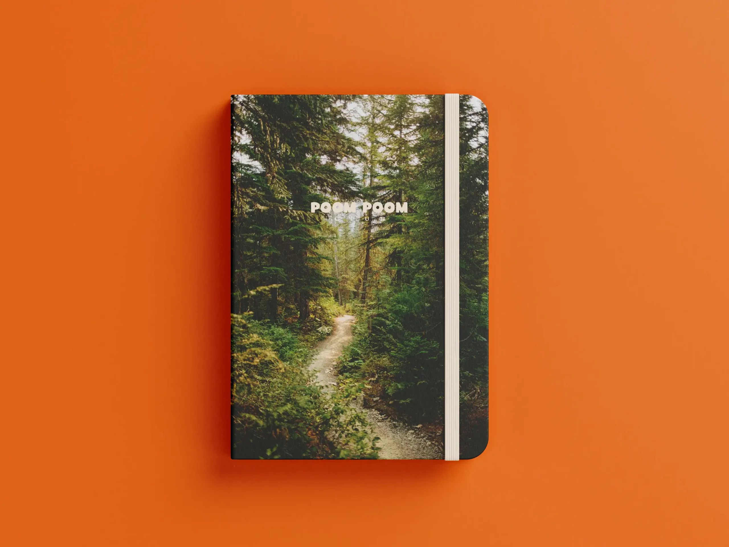 Carnet de notes en un chemin en foret en couverture